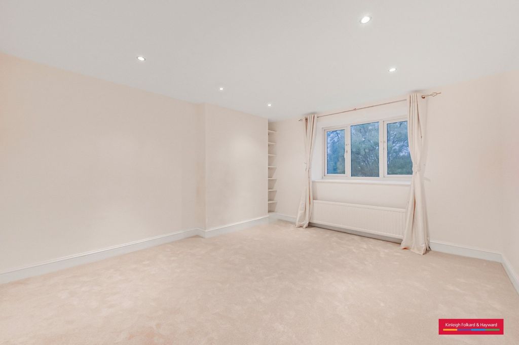 Property photo 2 of 8 Reception