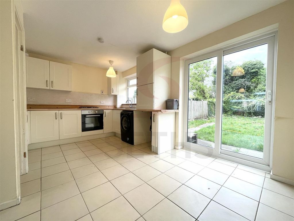 Property photo 2 of 10 Kitchen