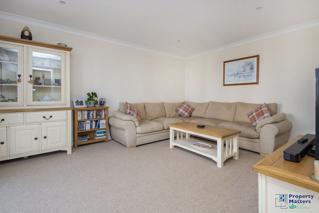 Property photo 2 of 33 Lounge