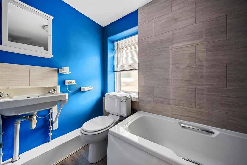 Additional image 14 of 1 bed flat for saleFortuneswell, Portland DT5