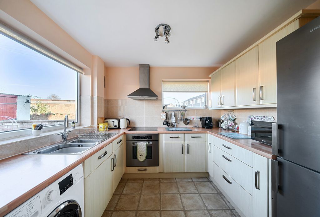 Property photo 2 of 13 1381482-12-69207c...