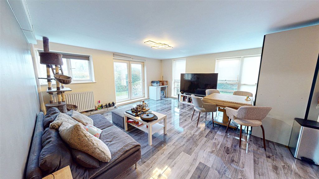 Property photo 2 of 8 Picture No. 07