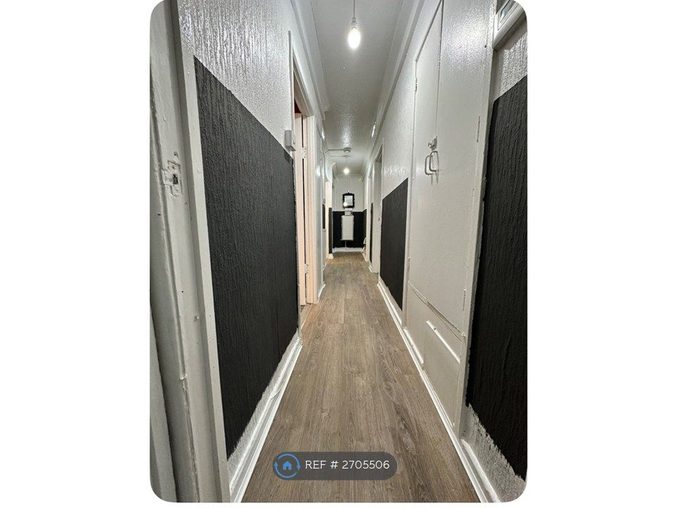 Property photo 3 of 4 Hallway