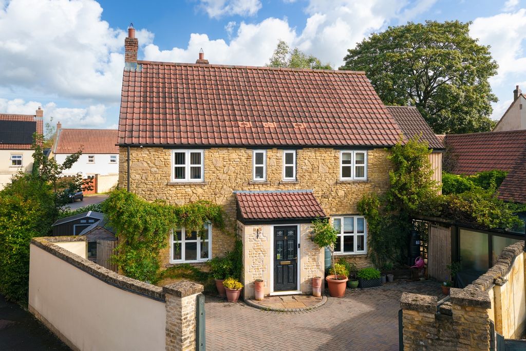 Property photo 1 of 33 5198891