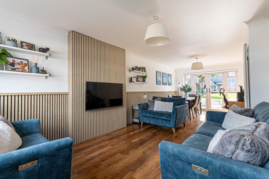 Property photo 2 of 20