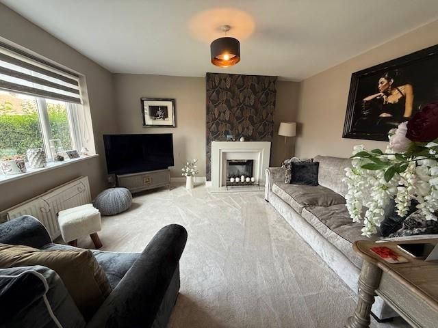 Property photo 2 of 15 Lounge