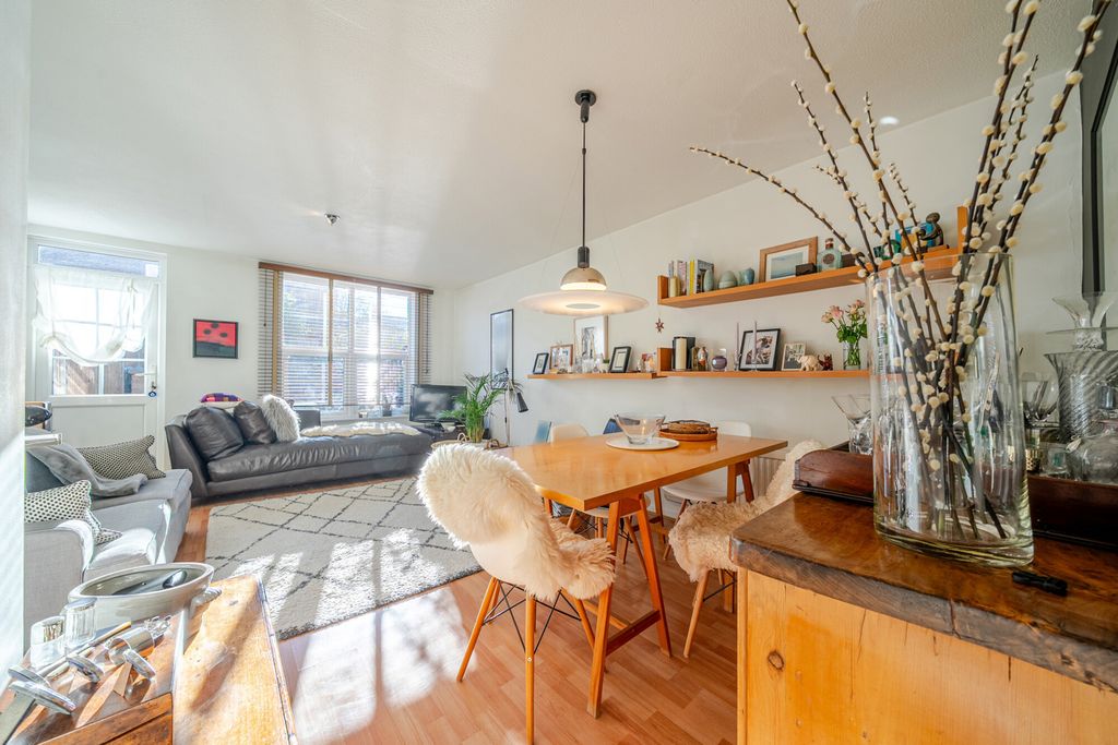 Property photo 3 of 21 Reception