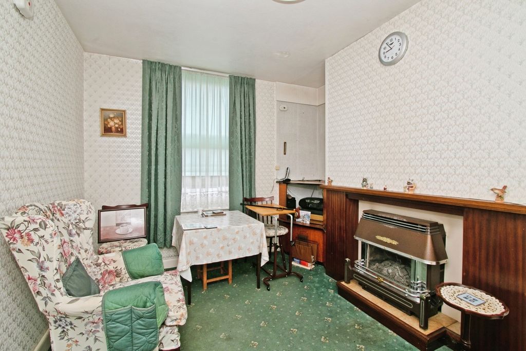 Property photo 3 of 18 Breakfast Room