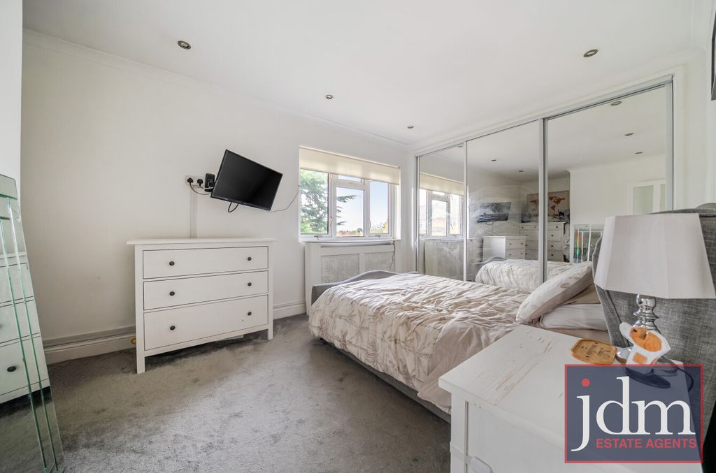 Property photo 3 of 10 Bedroom