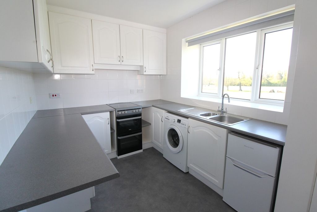 Property photo 3 of 7 Kitchen