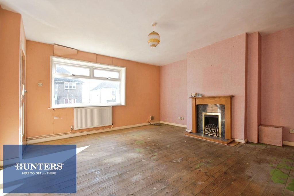 Property photo 3 of 13 Lounge 01.Jpg