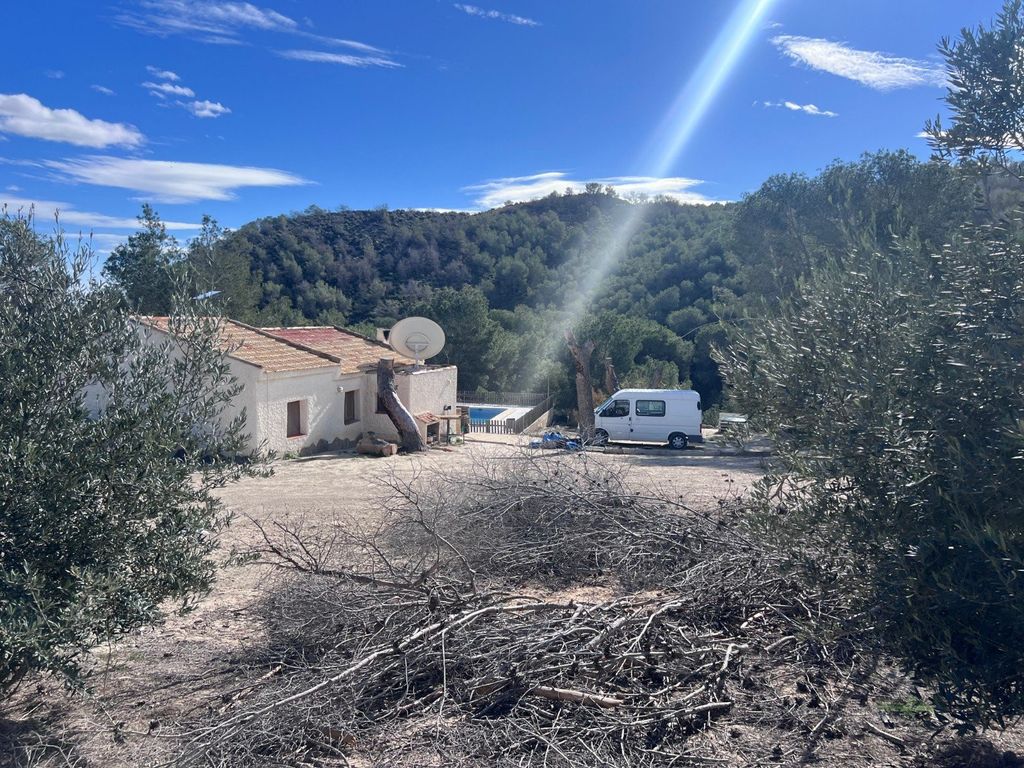 Property photo 1 of 22