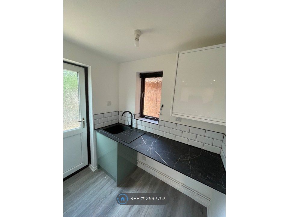Property photo 3 of 18 Utility Room
