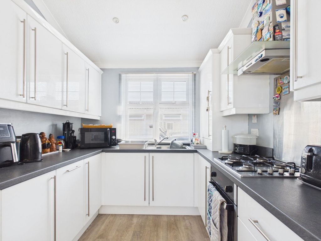 Property photo 3 of 12 Kitchen