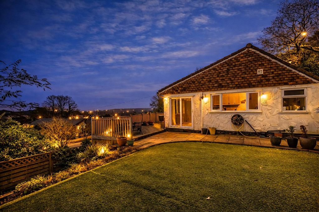 Property photo 2 of 33