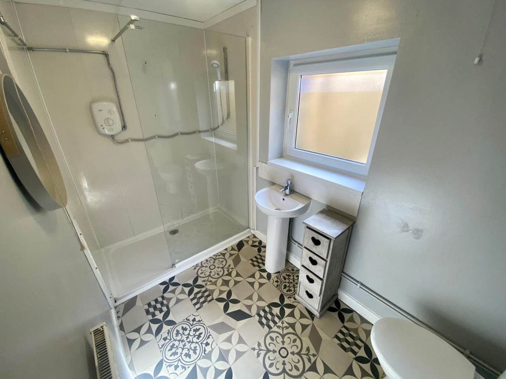 Property photo 2 of 17 Gf Bathroom 2