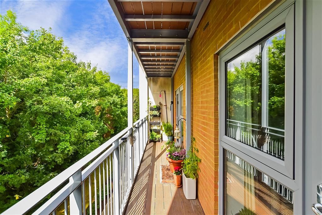 Property photo 3 of 9 Balcony