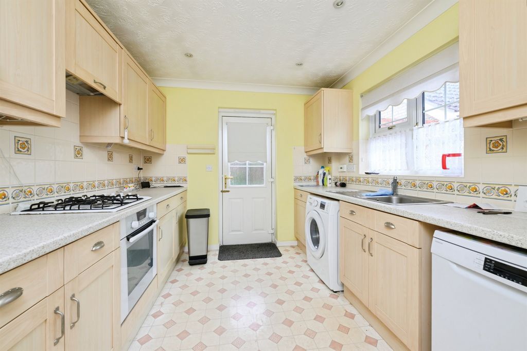 Property photo 2 of 16
