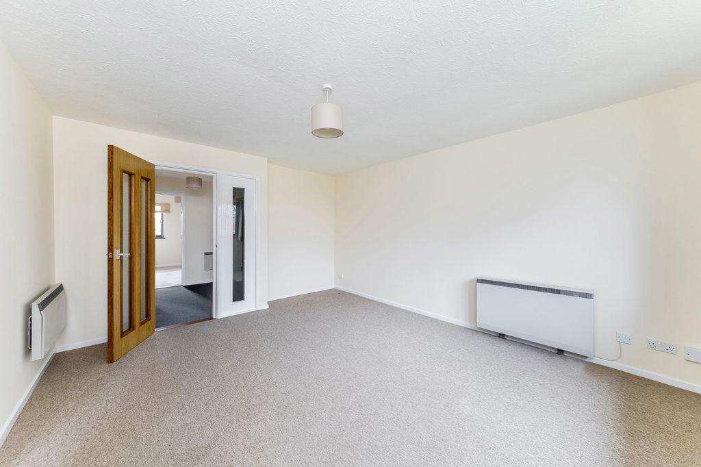 Property photo 3 of 12