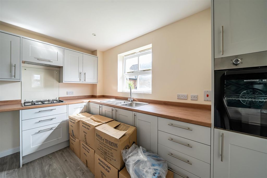 Property photo 2 of 18 Kitchen