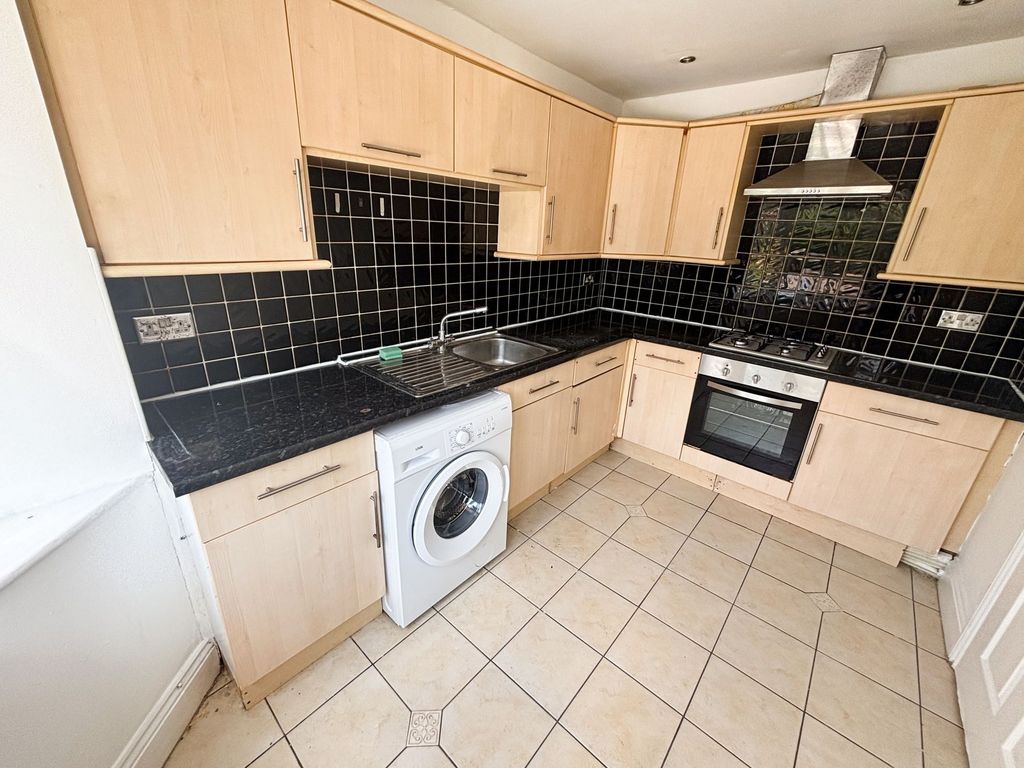 Property photo 2 of 13 Church Hill Ig10