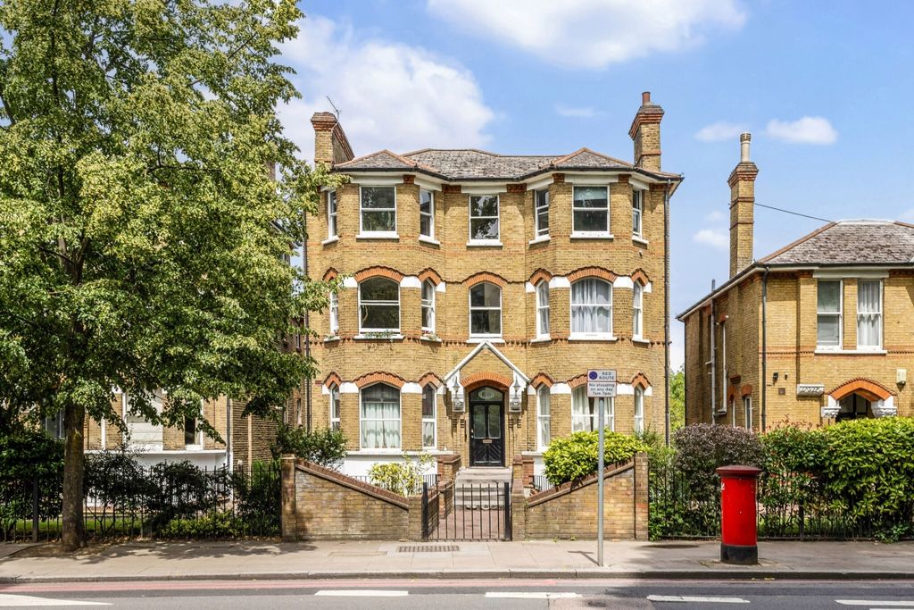 Property photo 1 of 10 110106_Flat 10 Ho...