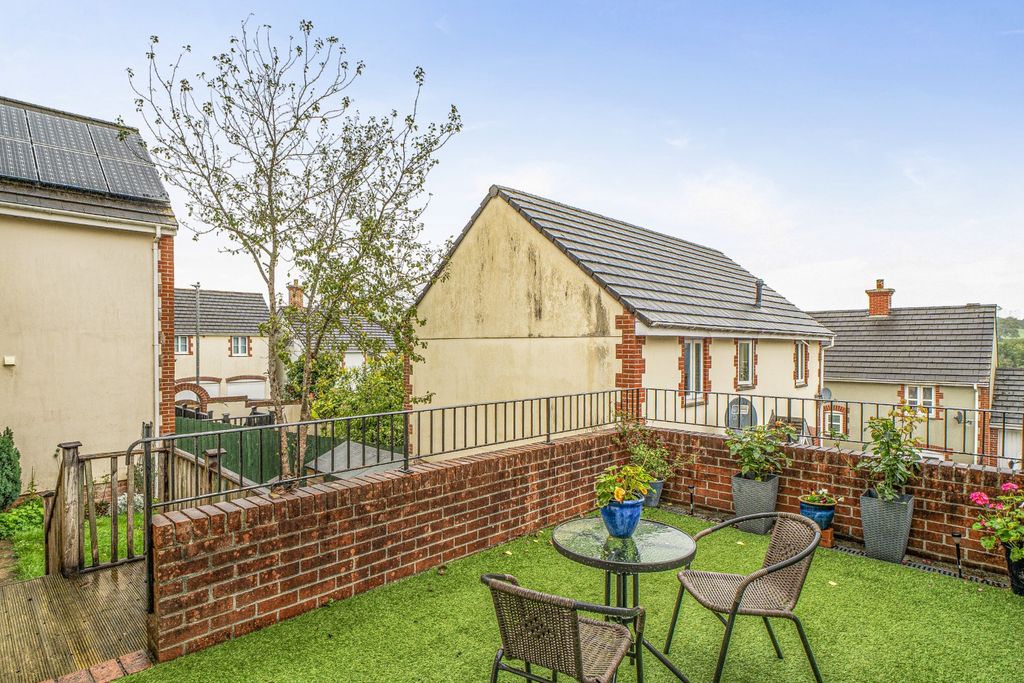 Property photo 2 of 20 5524352