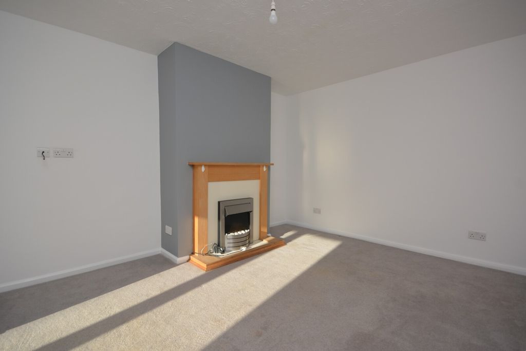 Property photo 3 of 12 Lounge