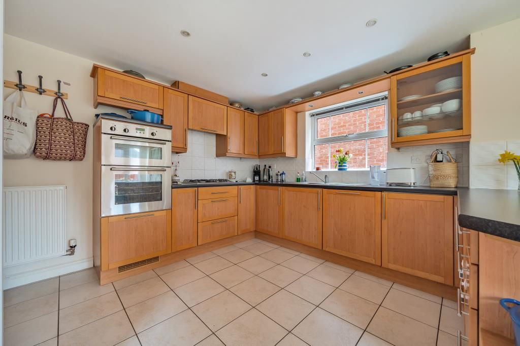 Property photo 2 of 20 Kitchen