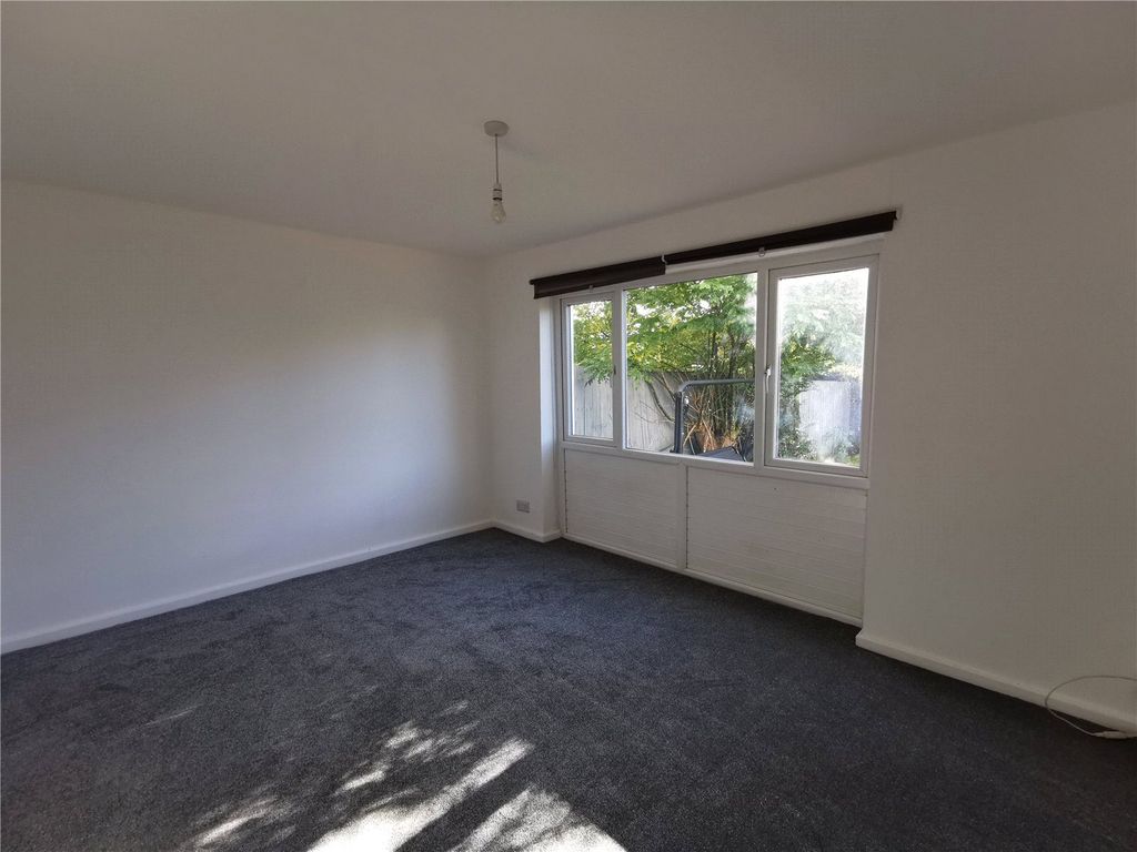 Property photo 2 of 9 Picture No. 12