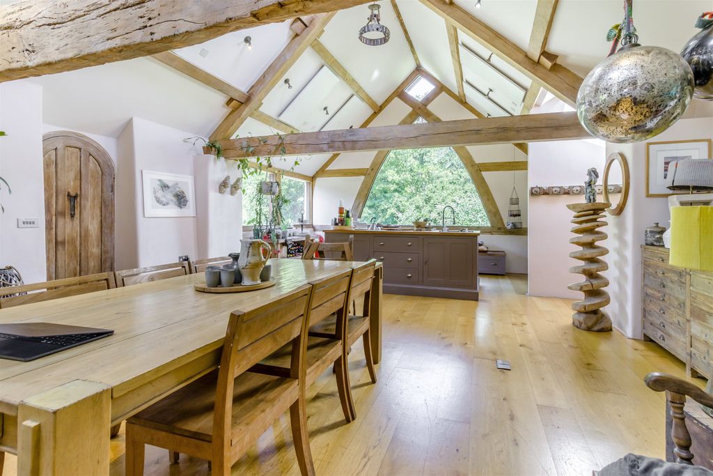 Property photo 3 of 46