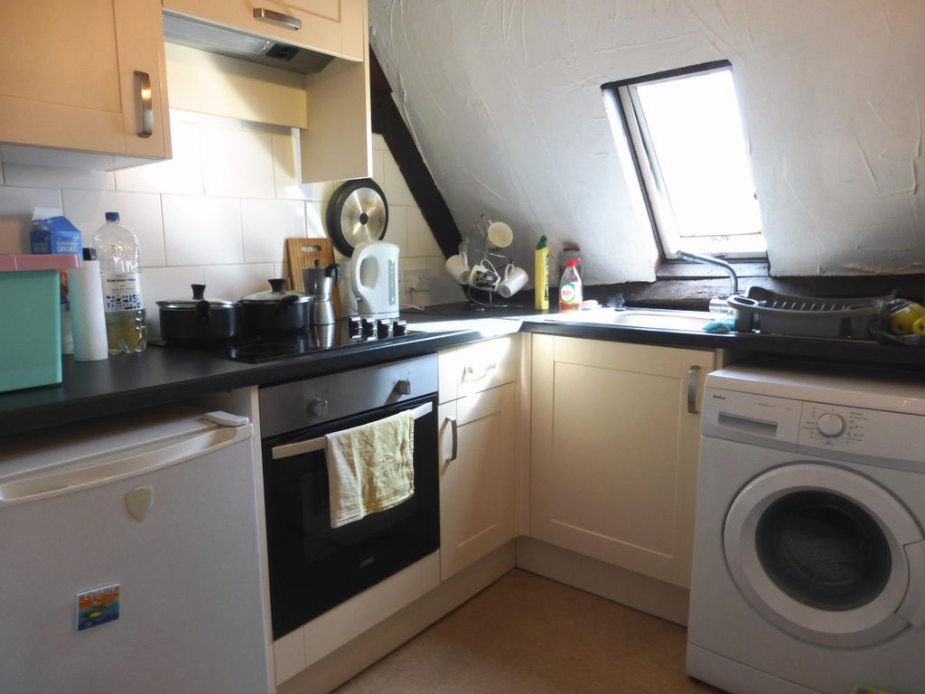 Property photo 2 of 6 Kitchen