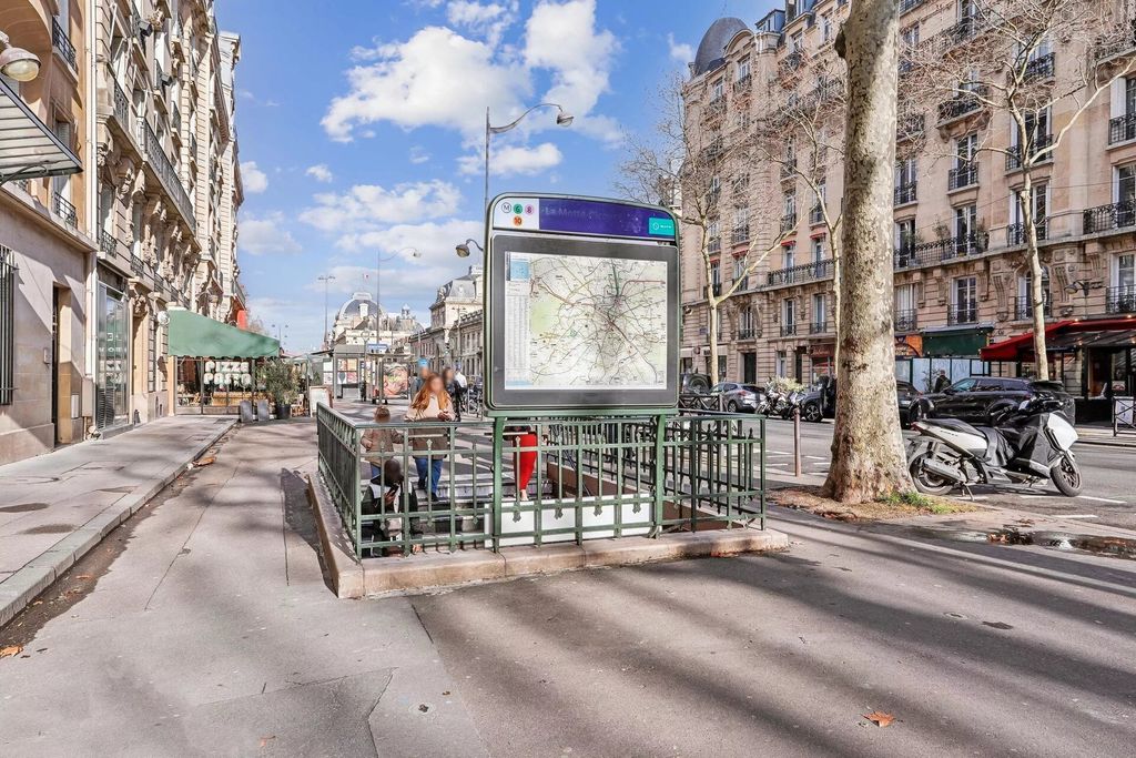 Property photo 1 of 21 Paris 15th Champ De Mars / Motte Picquet Grenelle 5 Rooms With Balconies
