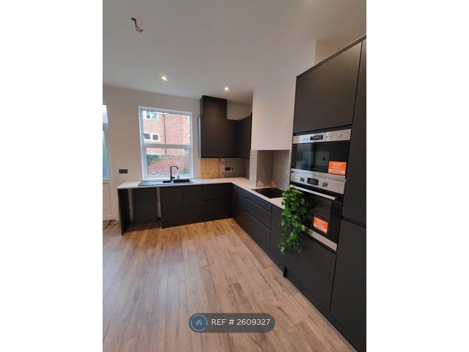 Property photo 1 of 11 Kitchen 1