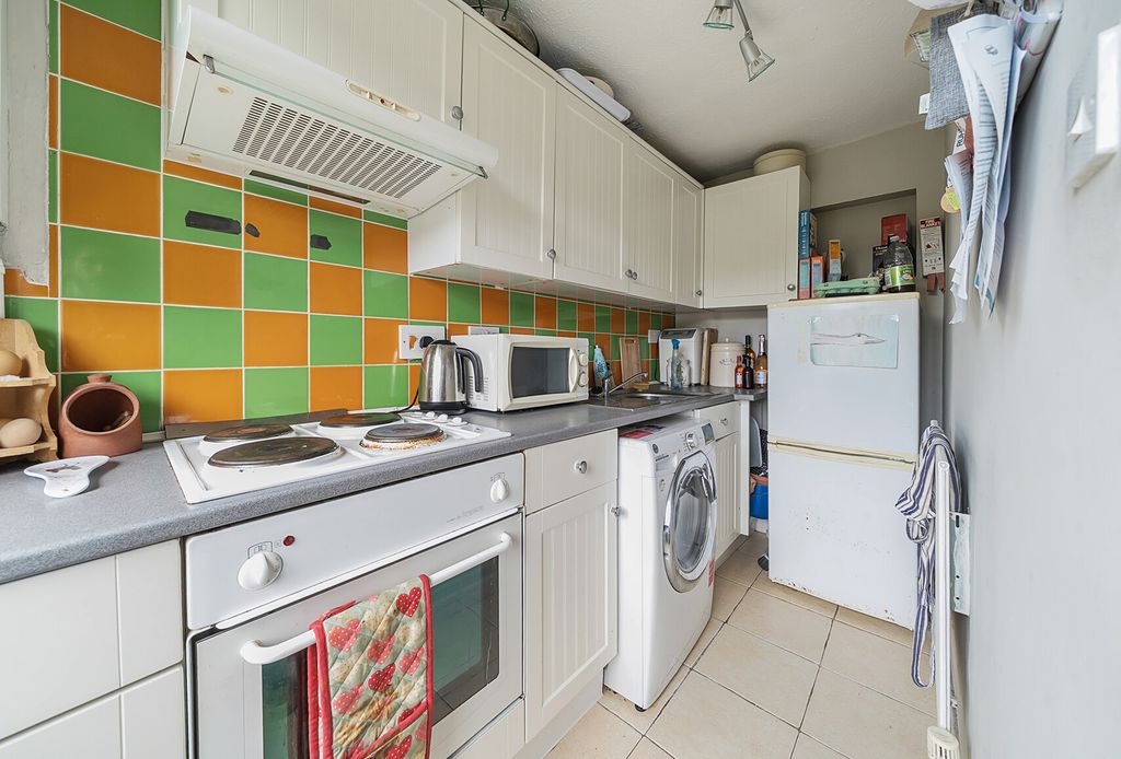 Property photo 3 of 12 Kitchen