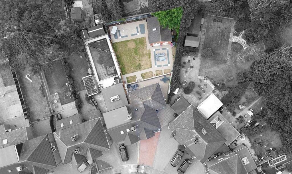 Property photo 2 of 28 Approach