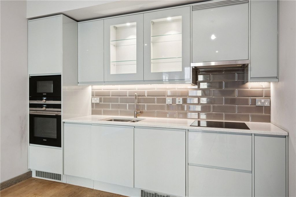 Property photo 3 of 16 Picture No. 17