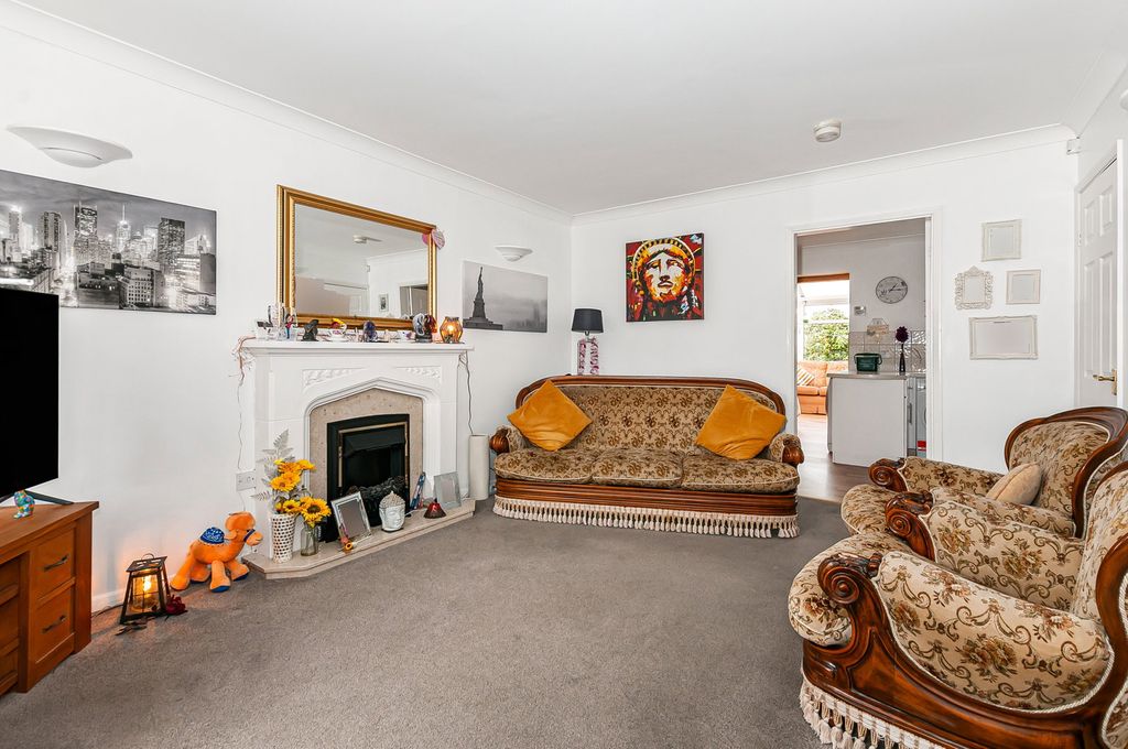 Property photo 3 of 19