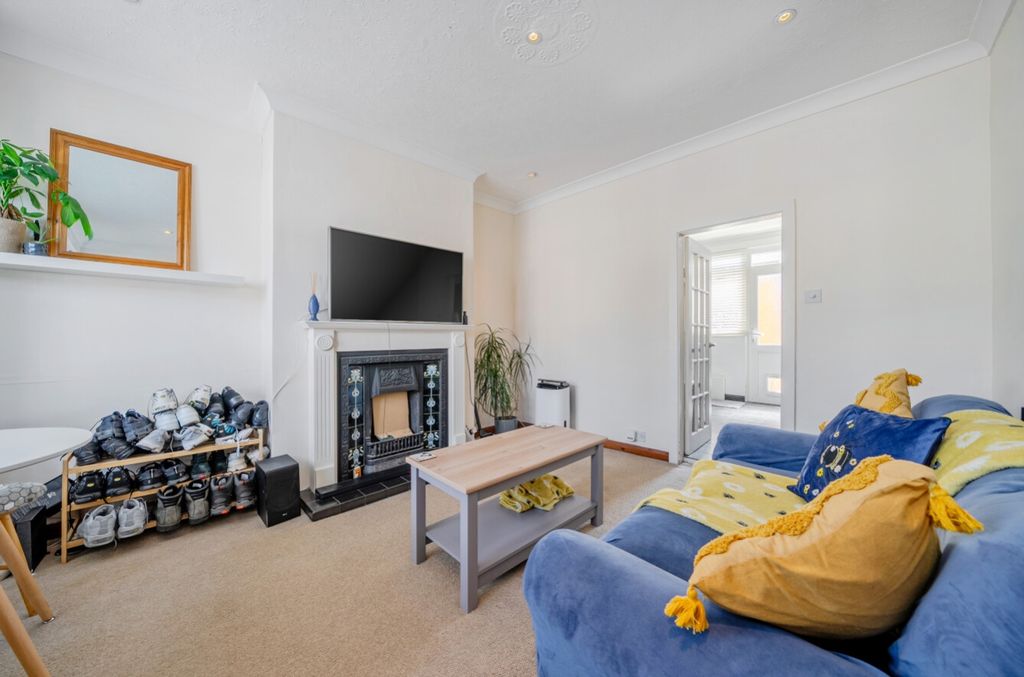 Property photo 2 of 16 Ewemove Harrogate Living Room