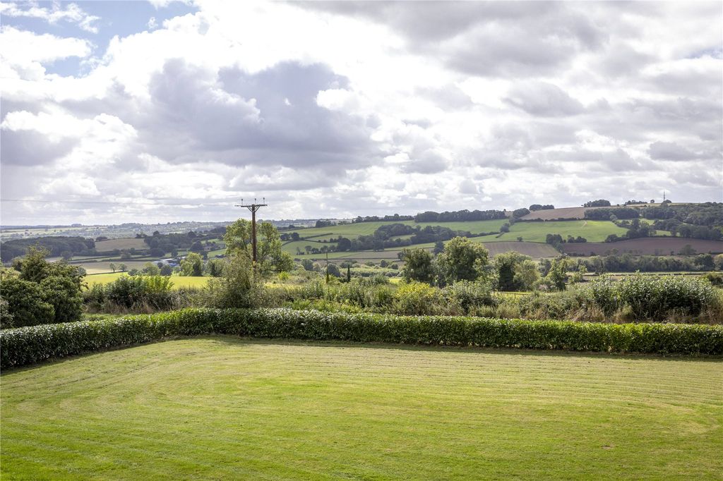 Property photo 2 of 40 Picture No. 18