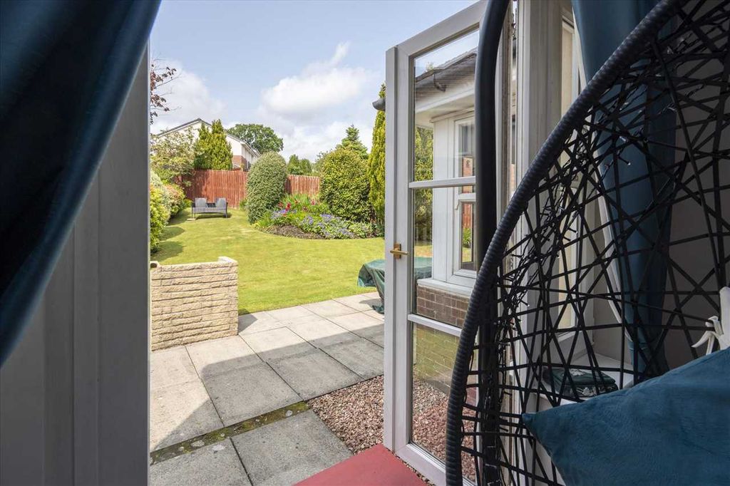Property photo 3 of 27