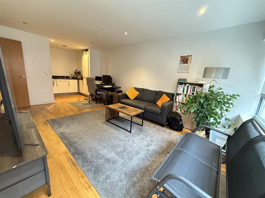 Property photo 2 of 9