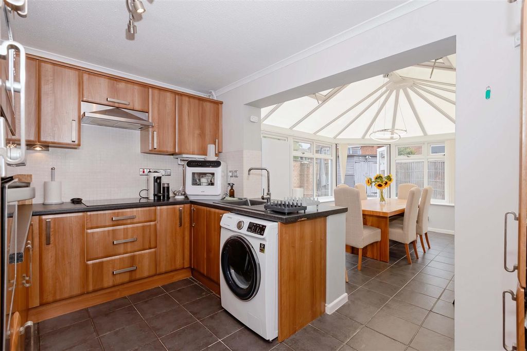Property photo 2 of 17 For Sale By Aspire Residential | Halifax Drive