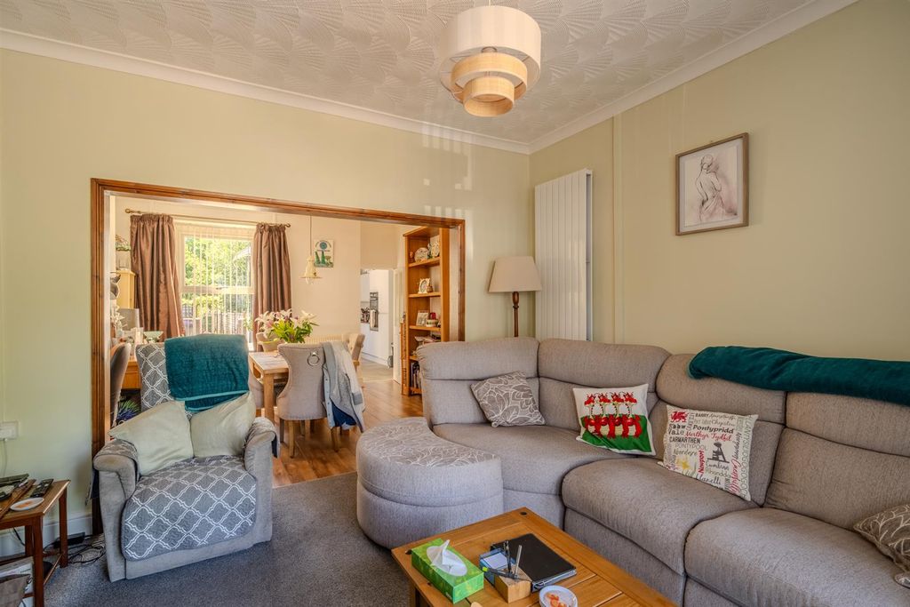 Property photo 3 of 25 2 Lewis Terrace-12.Jpg