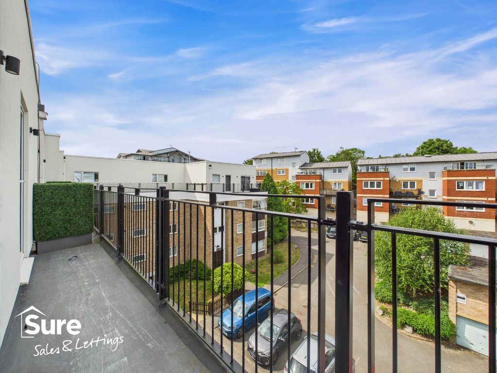 Property photo 2 of 14 4407402