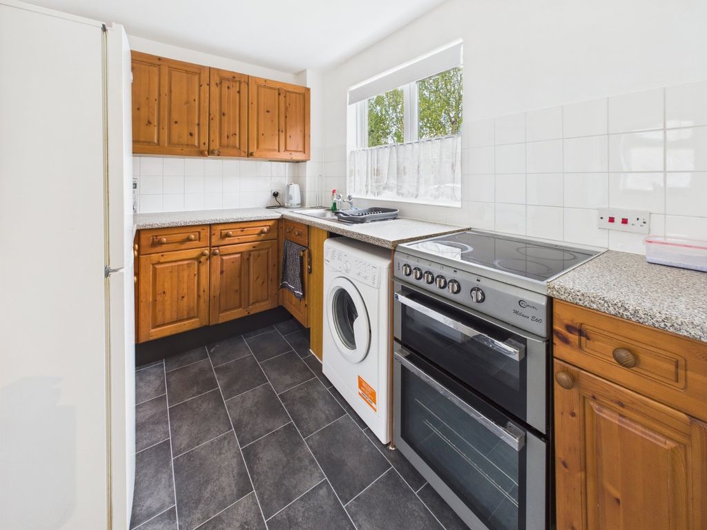 Property photo 3 of 8 Kitchen