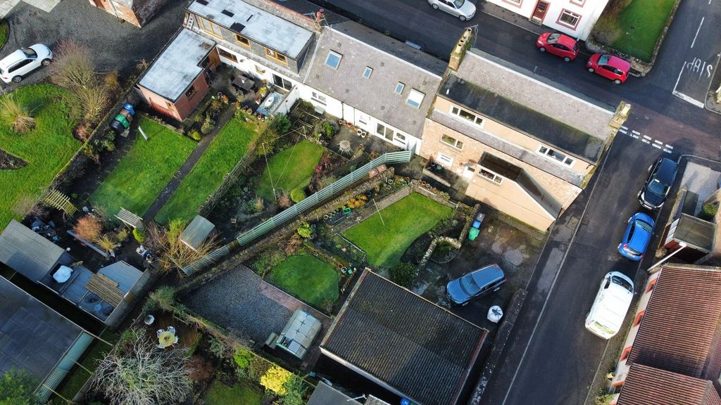 Property photo 2 of 27