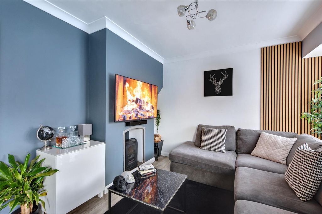 Property photo 3 of 15 Lounge_4.Jpeg