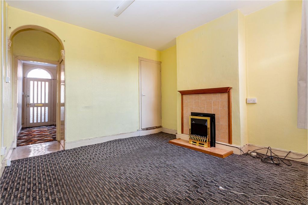 Property photo 3 of 17 Dinginroom-2.Jpg