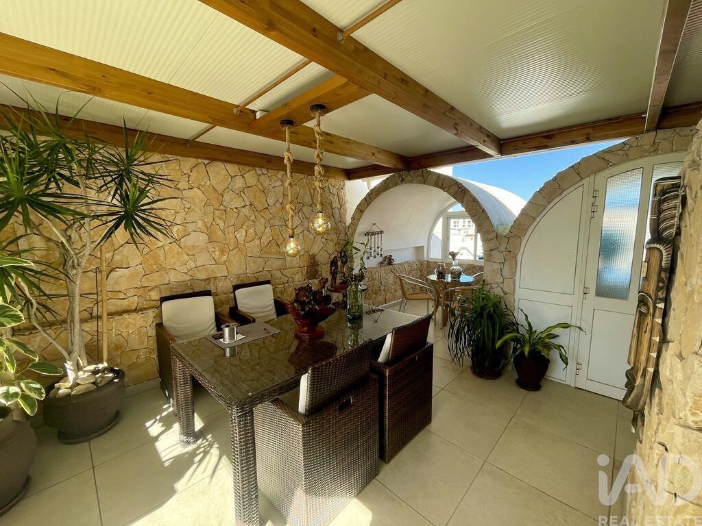 Property photo 2 of 27